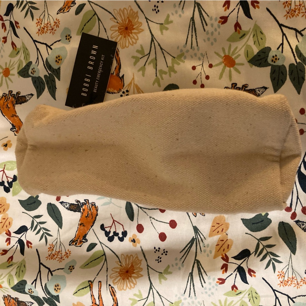 New small beauty pouch by Bobbi Brown. Perfect for smaller bags to go into. - Picture 3 of 5